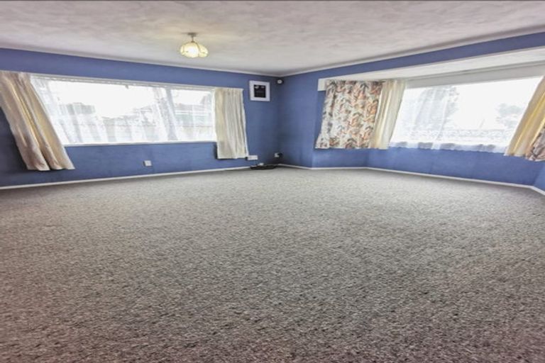 Photo of property in 1/5 Tirimoana Road, Te Atatu South, Auckland, 0602