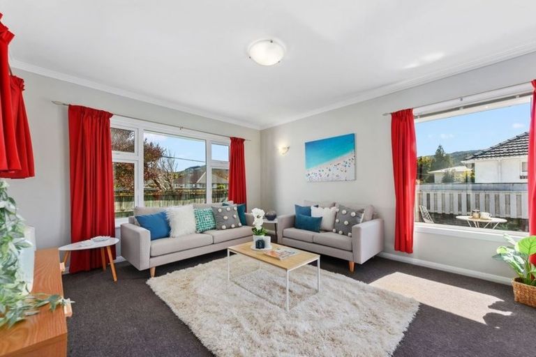 Photo of property in 2 Craig Grove, Elderslea, Upper Hutt, 5018