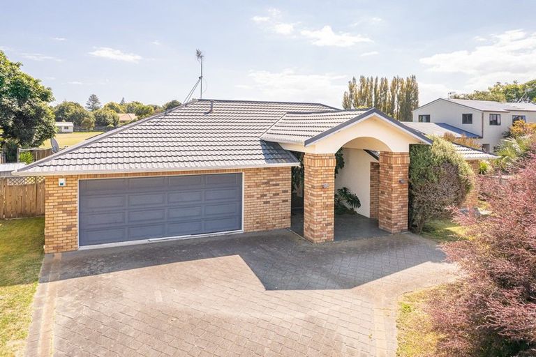 Photo of property in 18 Holdsworth Drive, Otamatea, Whanganui, 4500