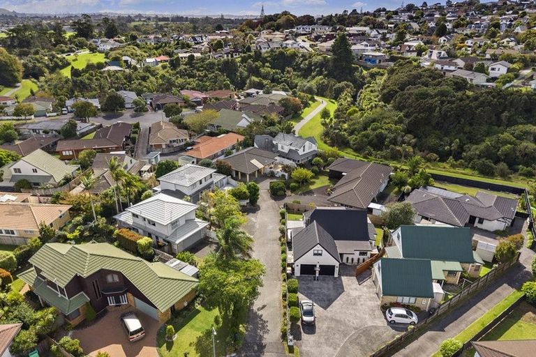 Photo of property in 1/20 Solana Court, Botany Downs, Auckland, 2010