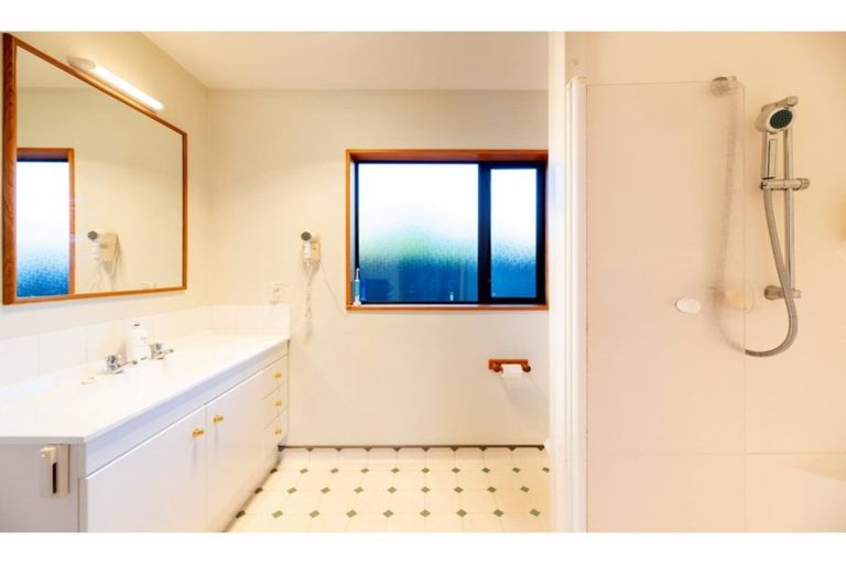 Photo of property in 22 Berkshire Drive, Avonhead, Christchurch, 8042