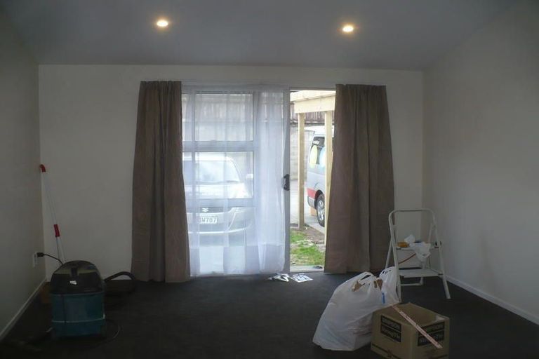 Photo of property in 2 Vera Road, Te Atatu South, Auckland, 0610