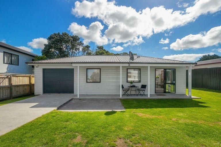 Photo of property in 15 Bedlington Avenue, Manurewa, Auckland, 2102