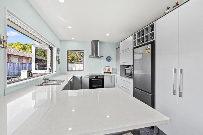 Photo of property in 19 Edgewater Street, Waikanae, 5036