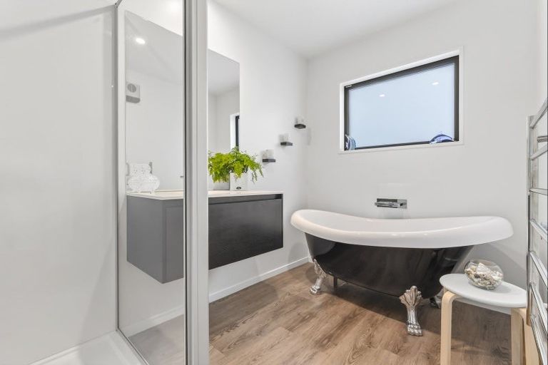 Photo of property in 5 Sarges Way, Lake Hawea, Wanaka, 9382