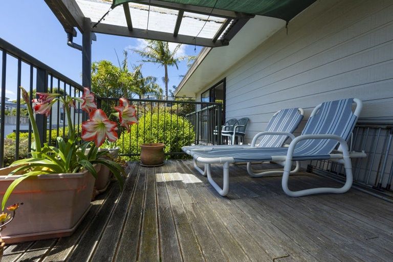 Photo of property in 54 Stratford Drive, Cable Bay, 0420