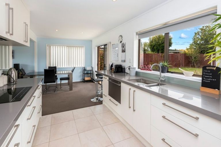 Photo of property in 28 Jillteresa Crescent, Half Moon Bay, Auckland, 2012