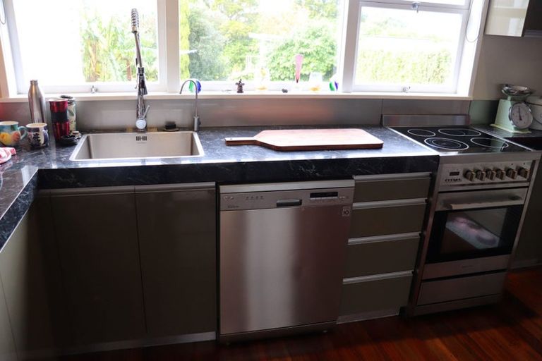 Photo of property in 65 Gorge Road, Maungaturoto, 0520