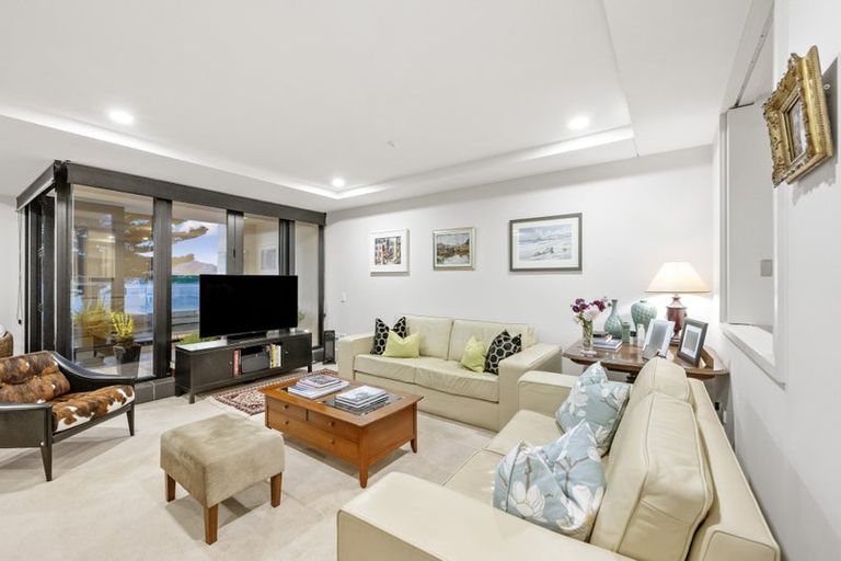 Photo of property in Waterline Apartments, 1a/342 Oriental Parade, Oriental Bay, Wellington, 6011