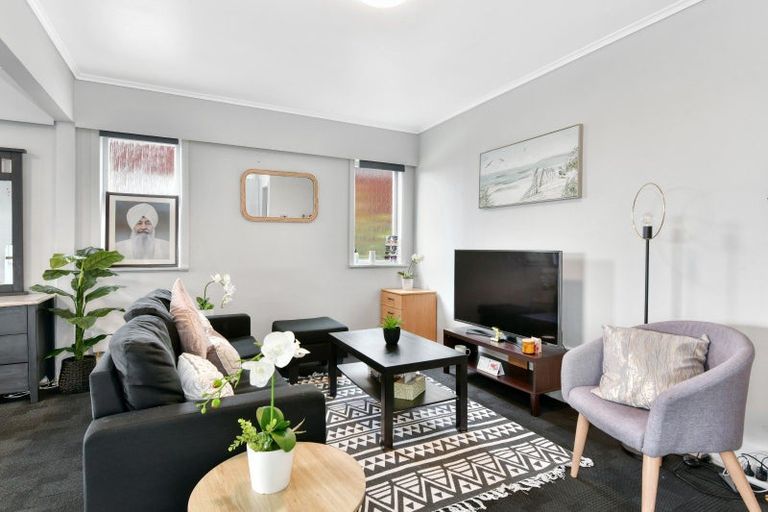 Photo of property in 579 East Coast Road, Browns Bay, Auckland, 0630