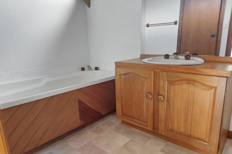 Photo of property in 7 Sunrise Lane, Te Atatu South, Auckland, 0610