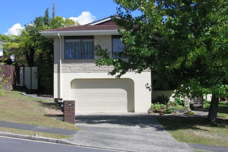 Photo of property in 6 Kallista Place, Browns Bay, Auckland, 0630