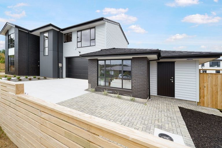 Photo of property in 19 Paihere Street, Huapai, Kumeu, 0810