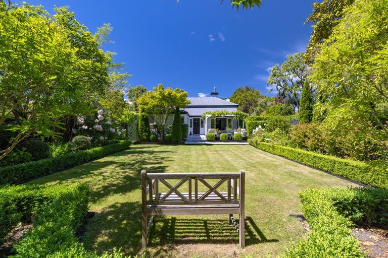 Photo of property in 34 Glandovey Road, Fendalton, Christchurch, 8052