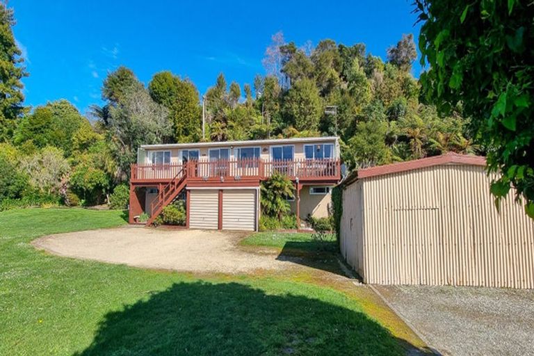 Photo of property in 218 Rangihaeata Road, Rangihaeata, Takaka, 7182