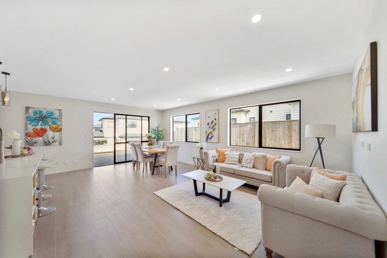 Photo of property in 1 Nola Dawn Avenue, Papakura, 2110