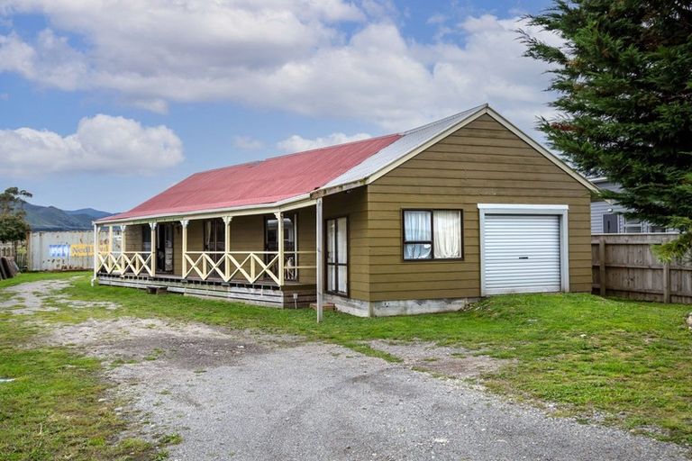 Photo of property in 139 Fitzherbert Street, Featherston, 5710