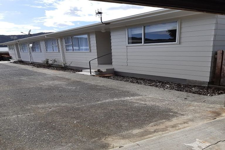 Photo of property in 21 Kendal Grove, Wainuiomata, Lower Hutt, 5014