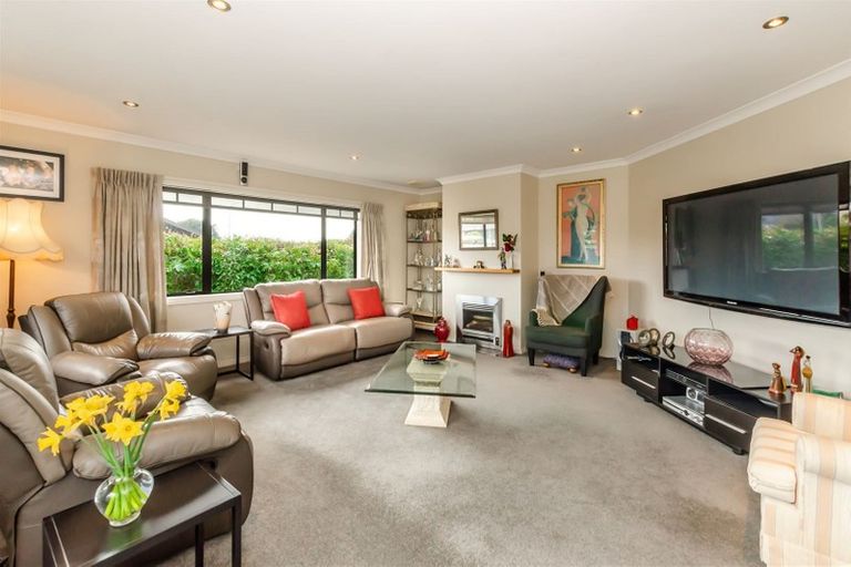 Photo of property in 34 Gandalf Crescent, Paraparaumu, 5032