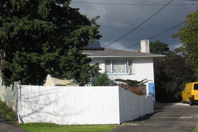 Photo of property in 8 Hughes Terrace, Te Atatu Peninsula, Auckland, 0610