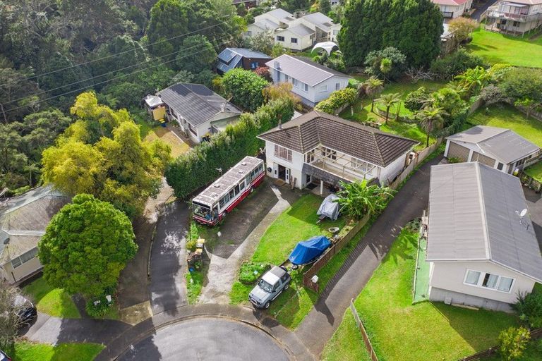 Photo of property in 13 Emirau Place, Glenfield, Auckland, 0629