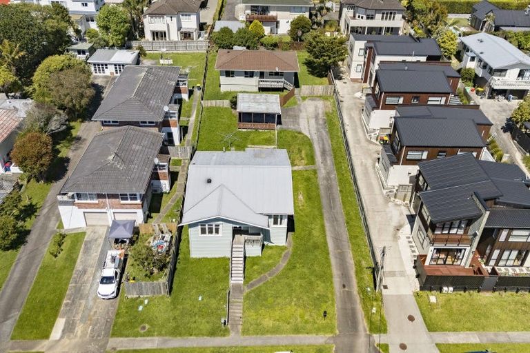 Photo of property in 1/8 Corunna Road, Milford, Auckland, 0620