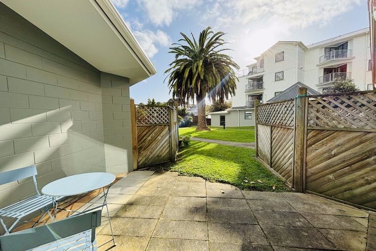 Photo of property in Palm Grove Apartments, 6/13a Palm Grove, Berhampore, Wellington, 6023