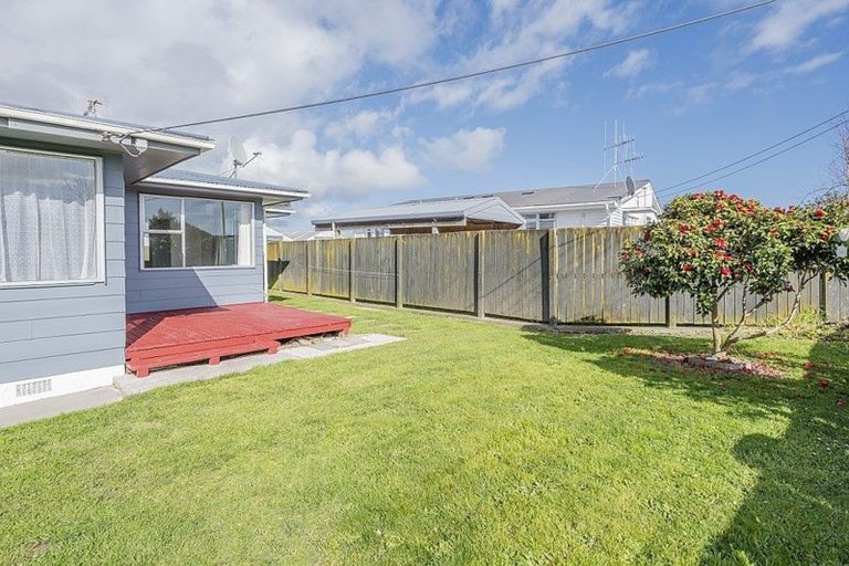 Photo of property in 20 Temuera Street, Otaki, 5512