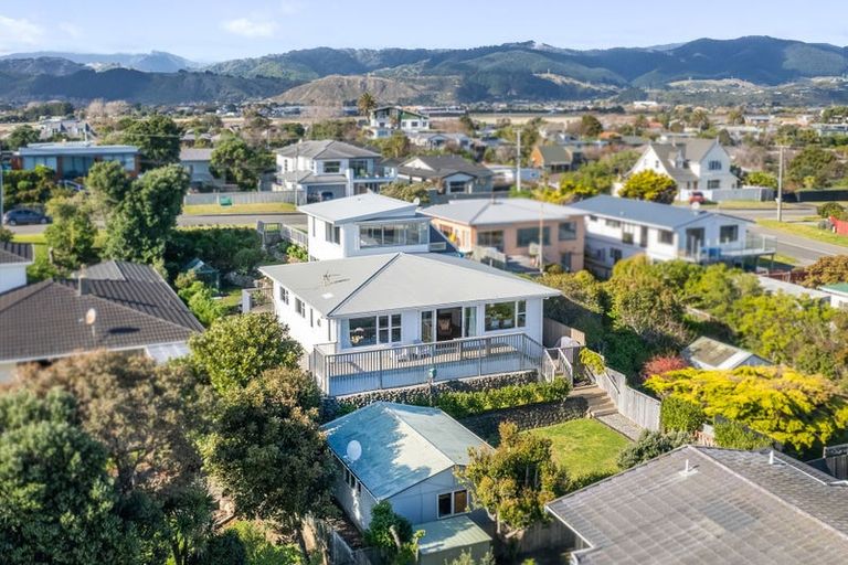 Photo of property in 86 Seaview Road, Paraparaumu Beach, Paraparaumu, 5032