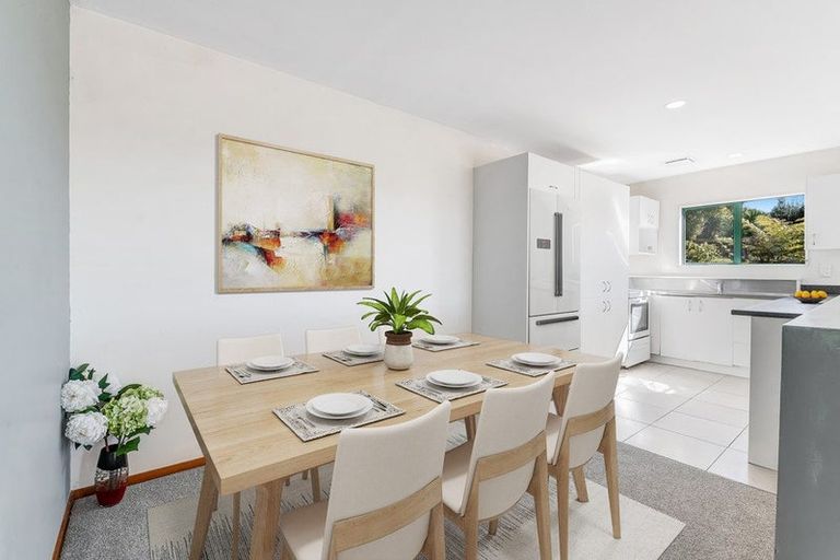 Photo of property in 14 Jean Place, Stanmore Bay, Whangaparaoa, 0932