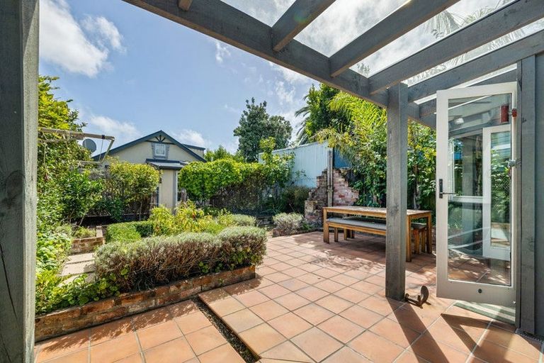 Photo of property in 4 Stoke Street, Sumner, Christchurch, 8081