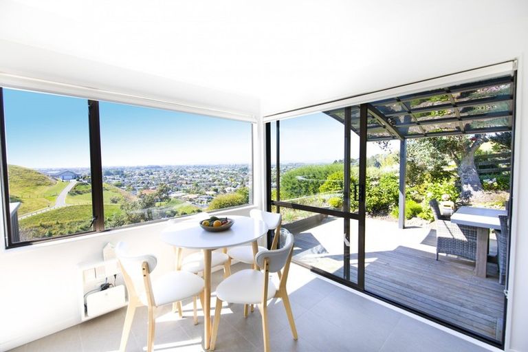 Photo of property in 9 Ridgeway Terrace, Taradale, Napier, 4112