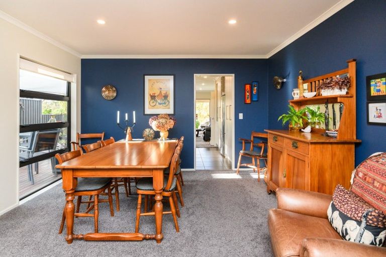 Photo of property in 4a Silkwood Place, Fitzherbert, Palmerston North, 4410