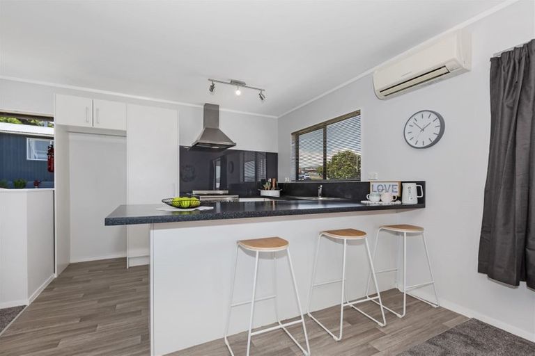 Photo of property in 5 Sombrero View, Ascot Park, Porirua, 5024