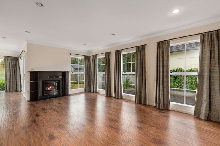 Photo of property in 60 Scarlet Oak Drive, Schnapper Rock, Auckland, 0632