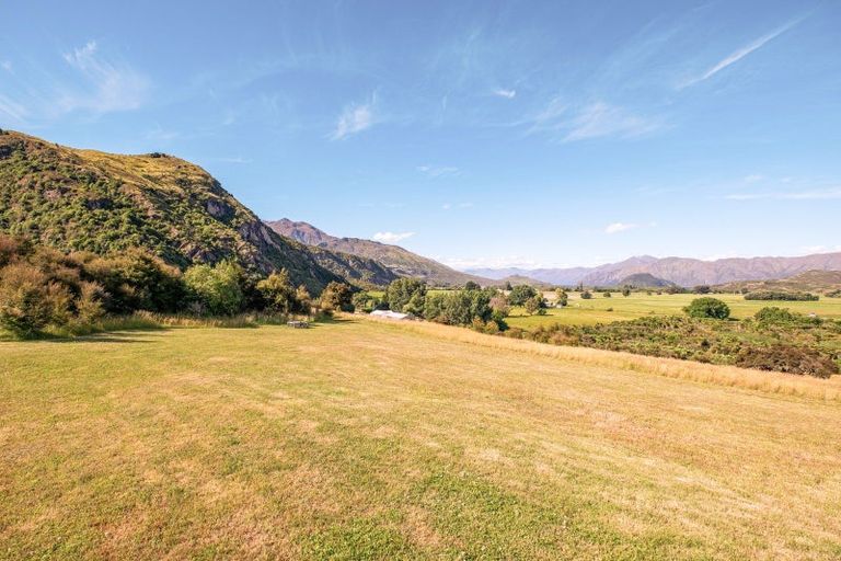 Photo of property in 16 Emerald Bluffs Lane, Glendhu Bay, Wanaka, 9382