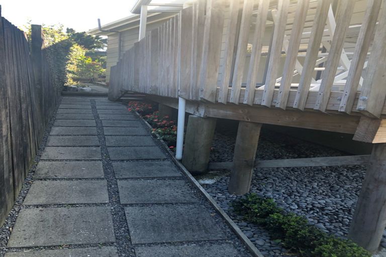 Photo of property in 5 Angeline Place, Massey, Auckland, 0614