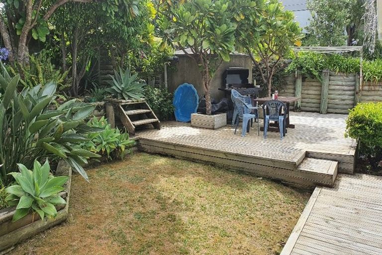 Photo of property in 18 Rewa Place, Russell, 0202