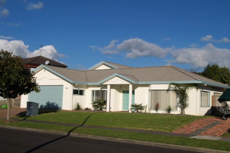 Photo of property in 22 Simon Owen Place, Golflands, Auckland, 2013
