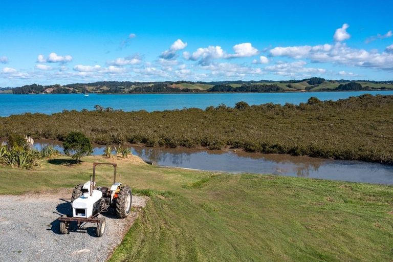 Photo of property in 68 Goodall Road, Snells Beach, 0920