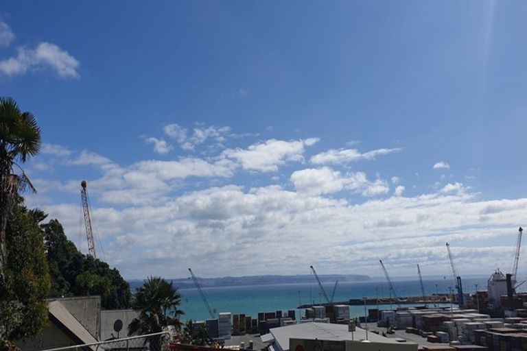 Photo of property in 5 Karaka Road, Bluff Hill, Napier, 4110