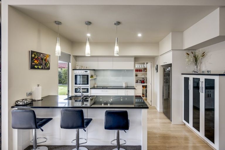 Photo of property in 52 Orotu Drive, Poraiti, Napier, 4112