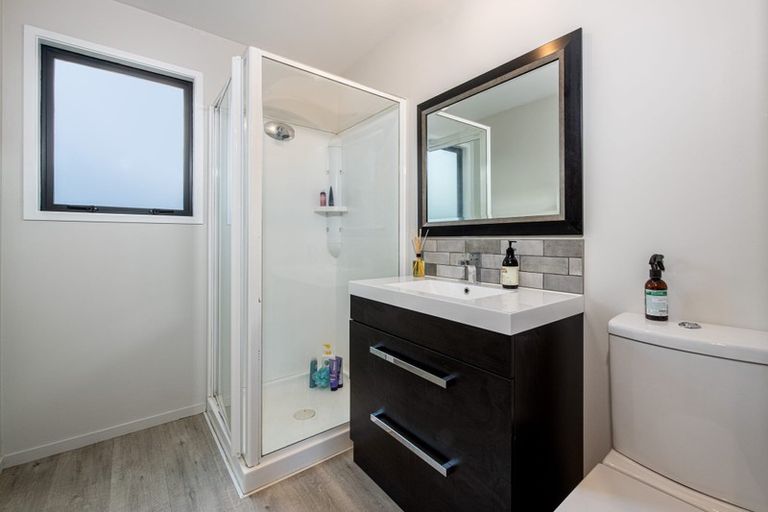 Photo of property in 36 Knights Road, Rothesay Bay, Auckland, 0630