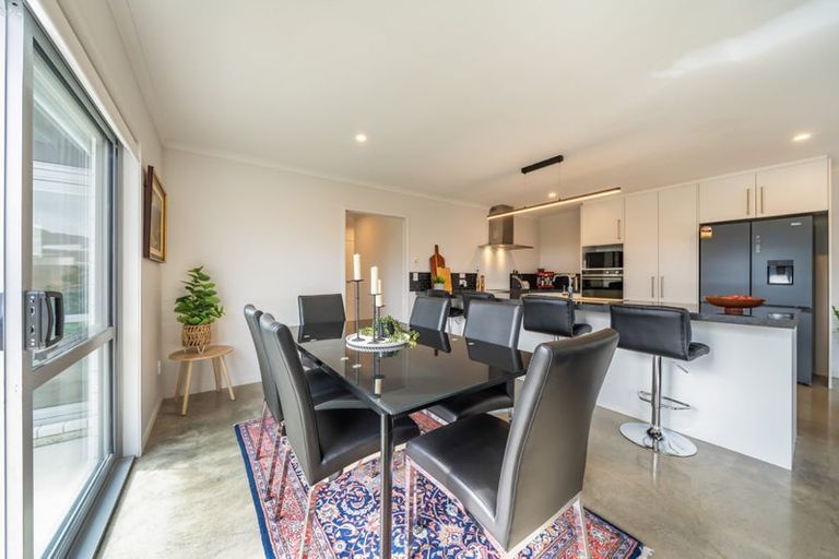 Photo of property in 14 Passchendaele Grove, Trentham, Upper Hutt, 5018