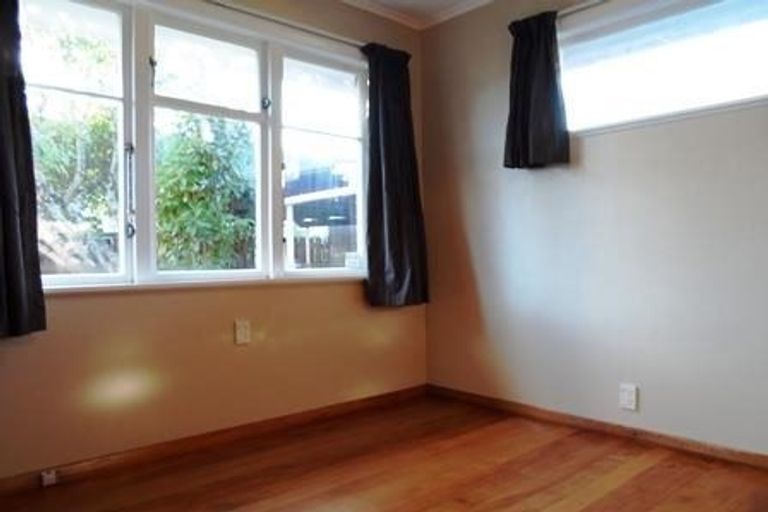 Photo of property in 1 Field Street, Silverstream, Upper Hutt, 5019