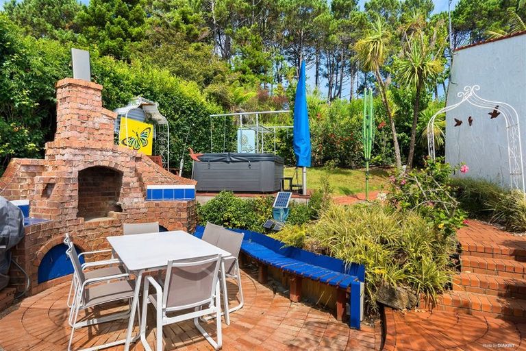 Photo of property in 108 Kowhai Road, Campbells Bay, Auckland, 0630