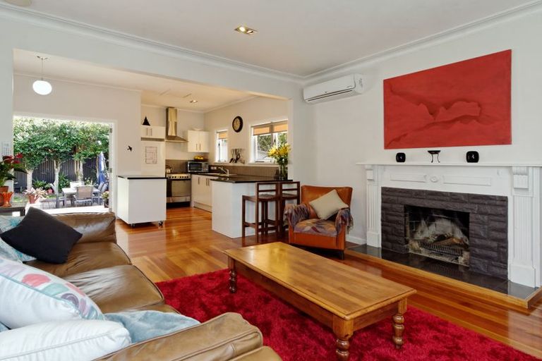 Photo of property in 7 Hinekohu Street, New Lynn, Auckland, 0600