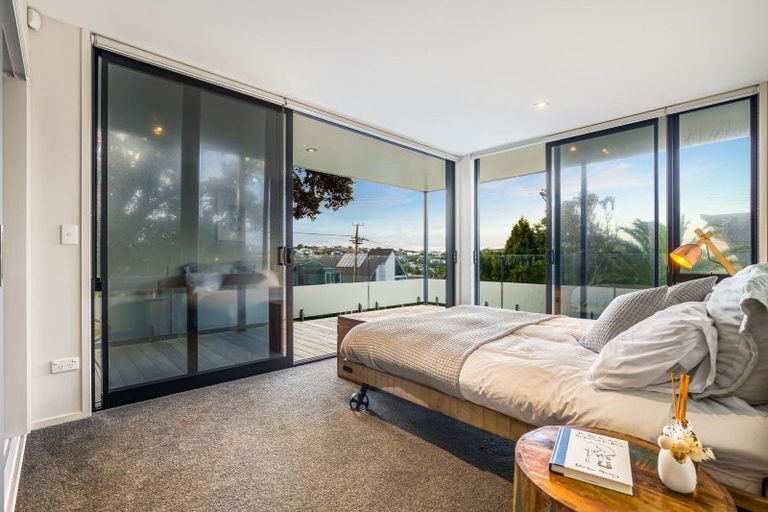 Photo of property in 35a Rothesay Bay Road, Rothesay Bay, Auckland, 0630