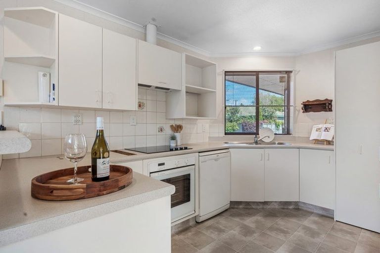 Photo of property in 12 Longford Court, Forest Lake, Hamilton, 3200