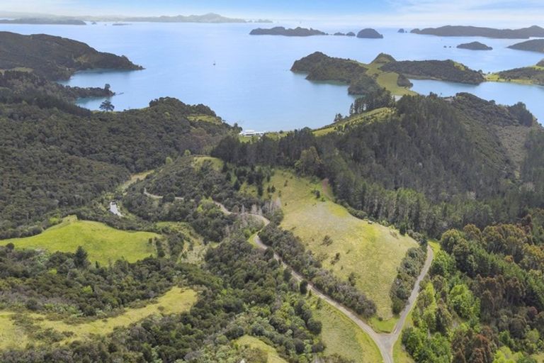 Photo of property in 250 Paroa Bay Road, Russell, 0272